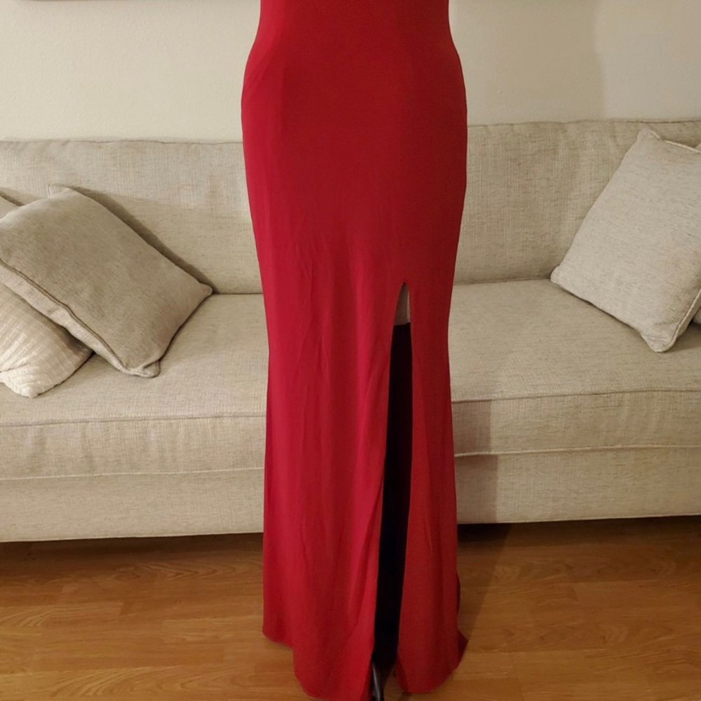 La Femme Caged Strappy-Back Gown size 6 in Red. - Picture 6 of 9
